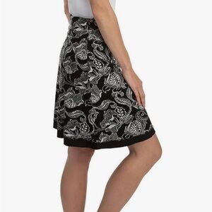 Reversible Black/White Orchid Mini Skirt L Comfortable Jersey Knit Versatile